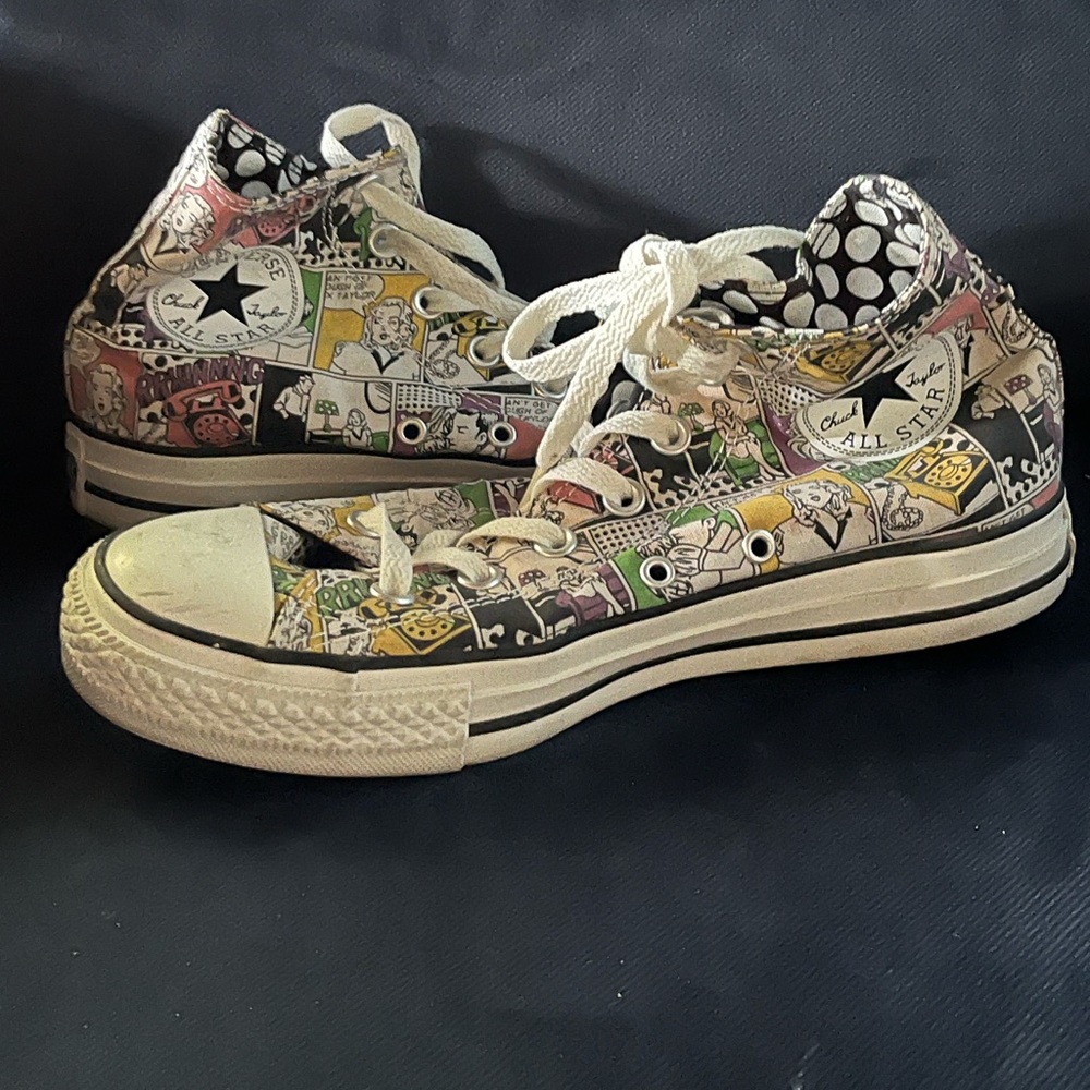 Comic Book Print Converse/Chuck Taylor High Tops SIZE 8